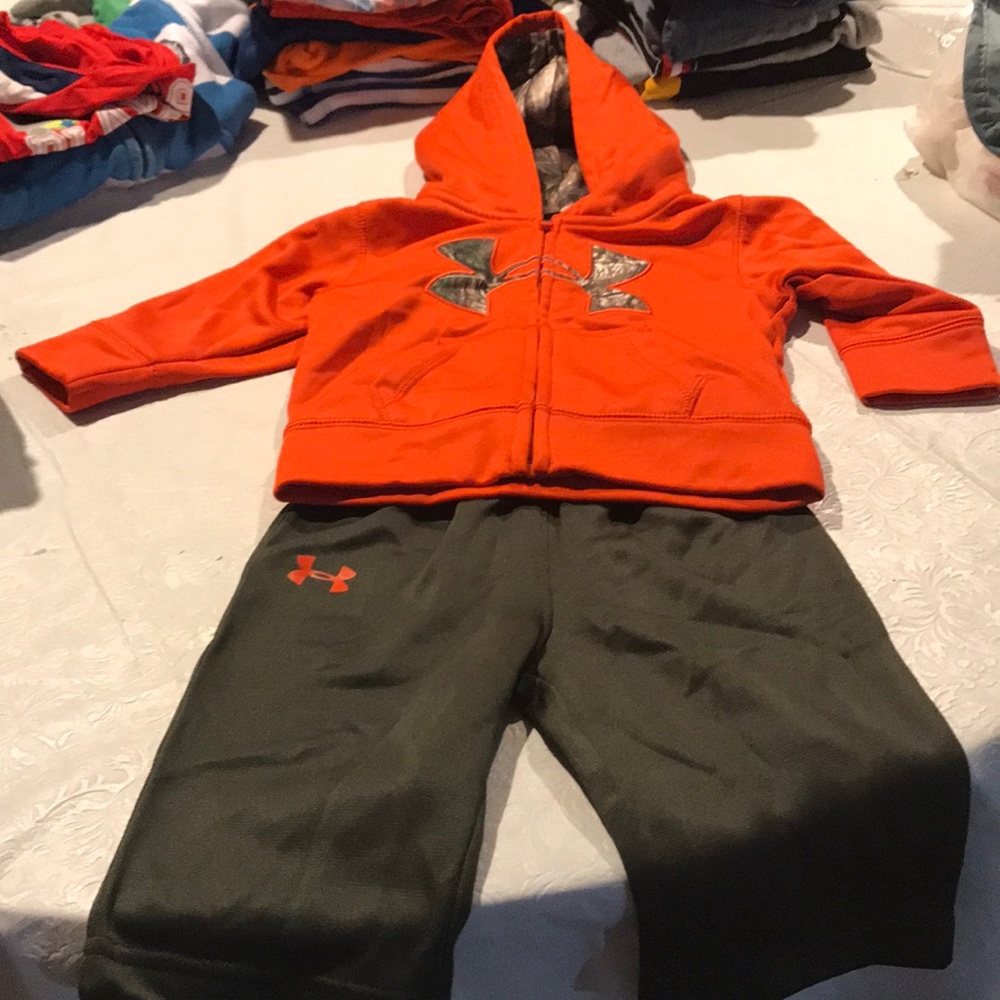 Kids Under Armour sweat suit size 3/6 months